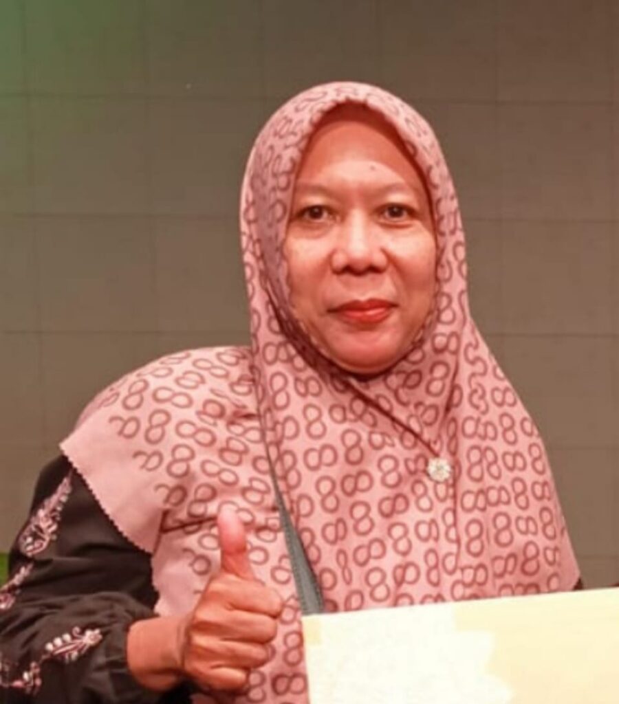 Nasriah. Usia: 54 tahun denganAlamat : Desa Lam lagang Kecamatan Banda Raya Kota Banda aceh.