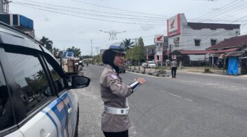 Sentuhan Lembut Polwan di Jalanan Subulussalam, Demi Khusyuknya Ibadah Jumat