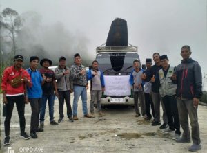 Forum Keuchik Kecamatan Beutong Mengantarkan Bantuan Masa Panik Untuk Warga Korban Banjir Beutong Ateuh Banggalang Kabupaten Nagan Raya Provinsi Aceh.