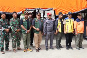 Deputi Bidang Rehabilitasi dan Rekonstruksi BNPB, Jarwansah, S.Pd., M.A.P., M.M., bersama Ketua Satgas Penanggulangan Bencana Kementerian Pekerjaan Umum untuk Aceh, Ir. Tabrani, S.T., M.T., langsung meninjau lokasi.