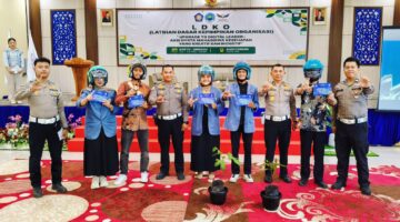 Police Go To Campus: Ditlantas Polda Riau Edukasi 150 Mahasiswa STIKES Payung Negeri Soal Keselamatan dan Lingkungan