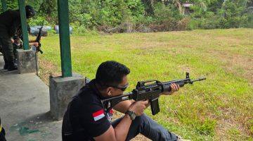 Menwa UTU Gelar Latihan Menembak di Lapangan Tembak Yonif 116/GS Lapang Meulaboh