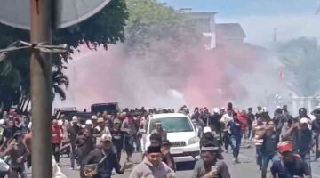 Ditembaki Gas Air Mata, Peringatan Hari Damai Aceh di Masjid Raya Baiturrahman Berakhir Ricuh