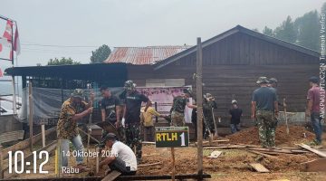 Warga dan Satgas TMMD Antusias Bangun RTLH Warga Kampung Pepelah